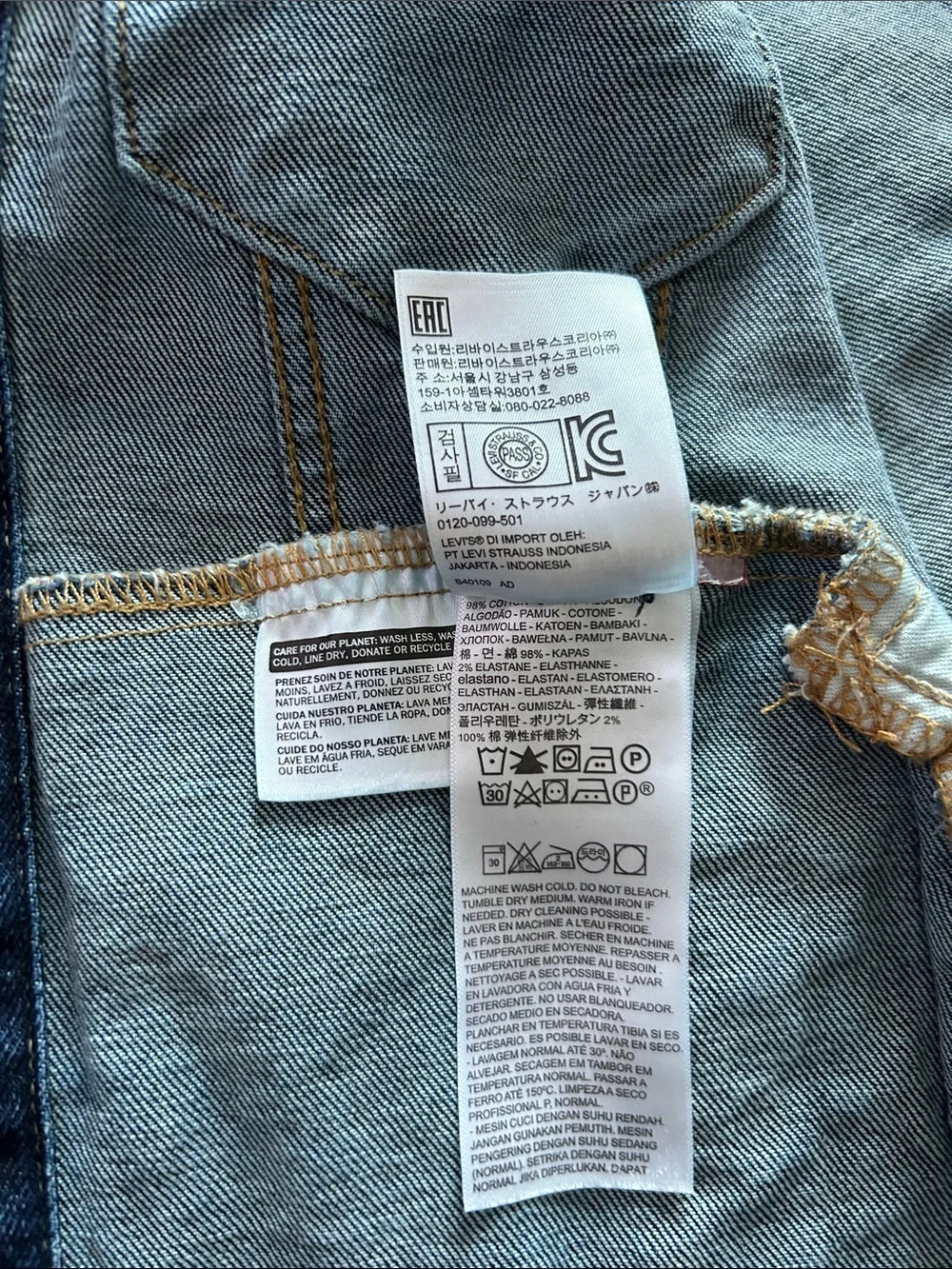 Levi's Dark Blue Denim Trucker Jacket - Picture 7 of 7